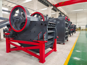 顎式破碎機正確的運行方式和禁止返料的方案