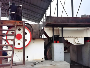 顎式破碎機(jī)腔型設(shè)計決定了破碎的效果