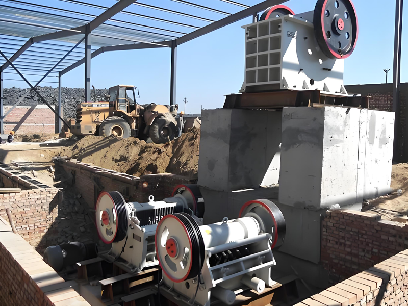 顎式破碎機(jī)是破碎生產(chǎn)線的沖關(guān)設(shè)備 1 颚式破碎机是破碎生产线的冲关设备 - 上海丁博重工(images 1)